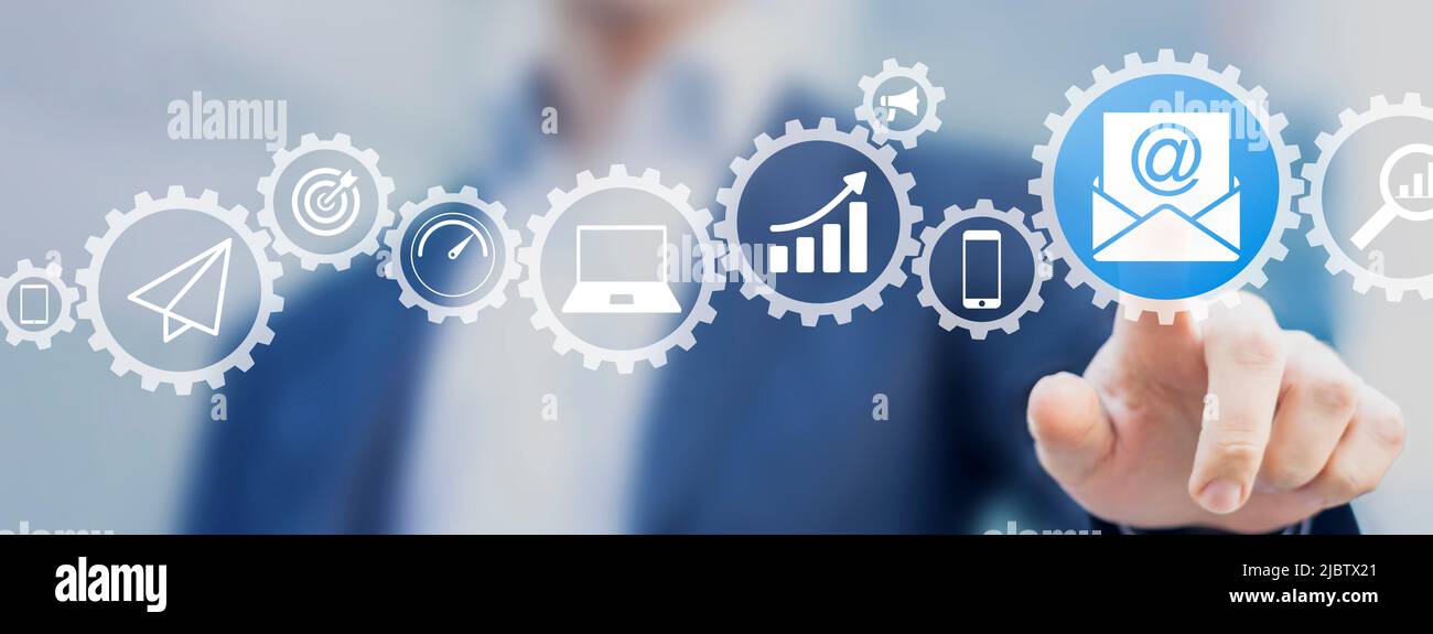 Marketing por correo electrónico para impulsar el compromiso del cliente con la marca. Estrategia de publicidad digital eficiente en Internet para optimizar las ventas y la rentabilidad de la entrada Foto de stock