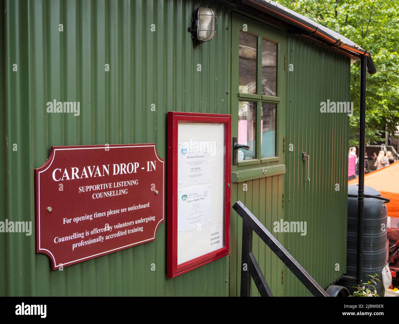The Caravan Drop-In, Counselling Caravan, St James Church, Piccadilly, Londres, Inglaterra, Reino Unido, GB. Foto de stock