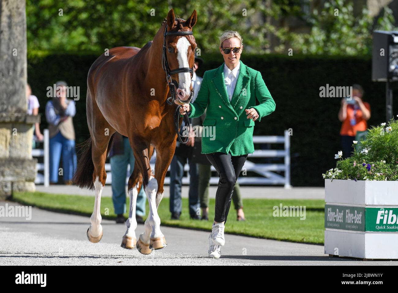 Bramham International, Bramham Park, West Yorkshire. 8th de junio de 2022. Zara Tindall con ASUNTO DE CLASE durante la primera inspección de caballos Crédito:Peter Putnam/Alamy Live News Foto de stock