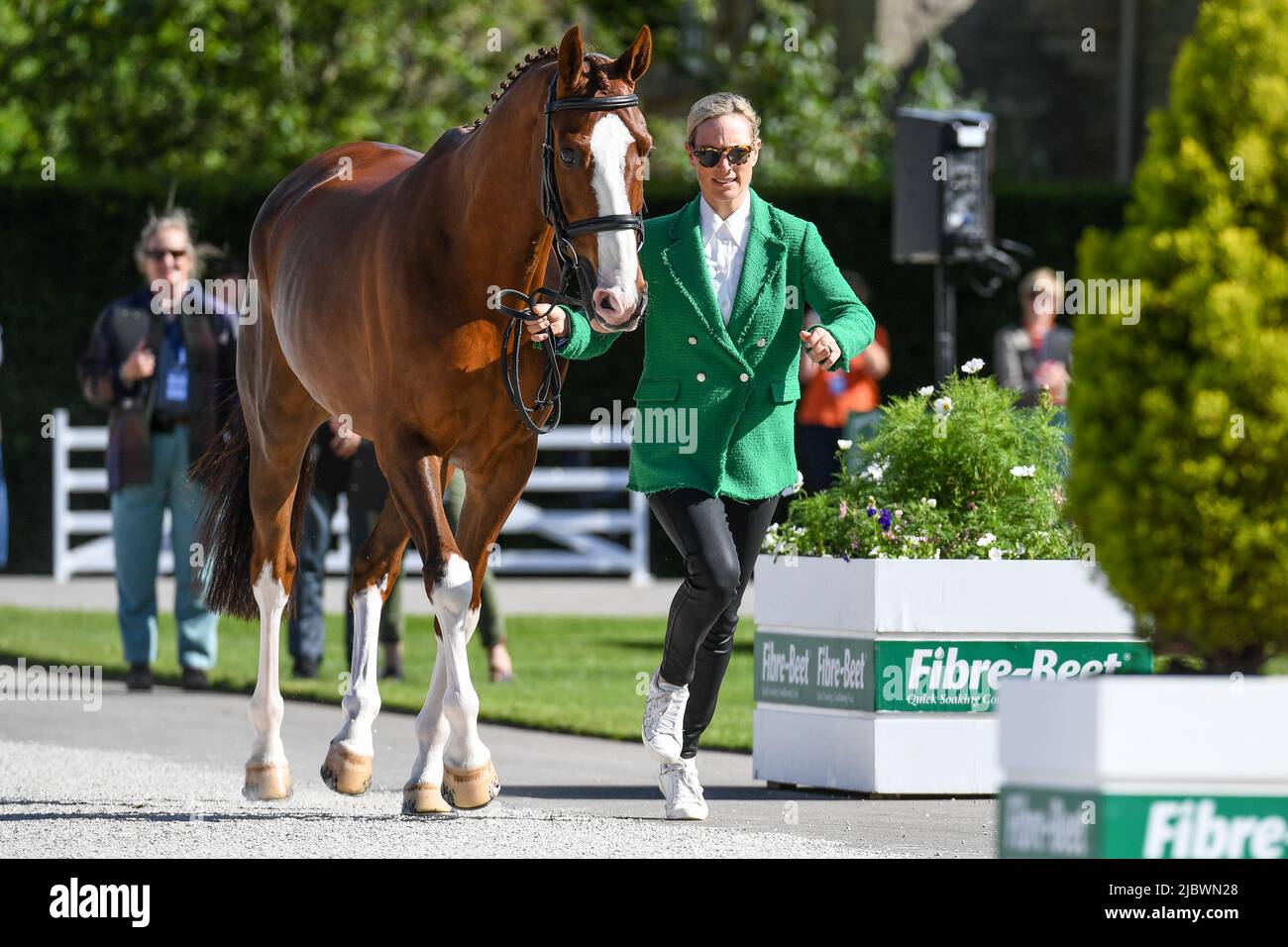 Bramham International, Bramham Park, West Yorkshire. 8th de junio de 2022. Zara Tindall con ASUNTO DE CLASE durante la primera inspección de caballos Crédito:Peter Putnam/Alamy Live News Foto de stock