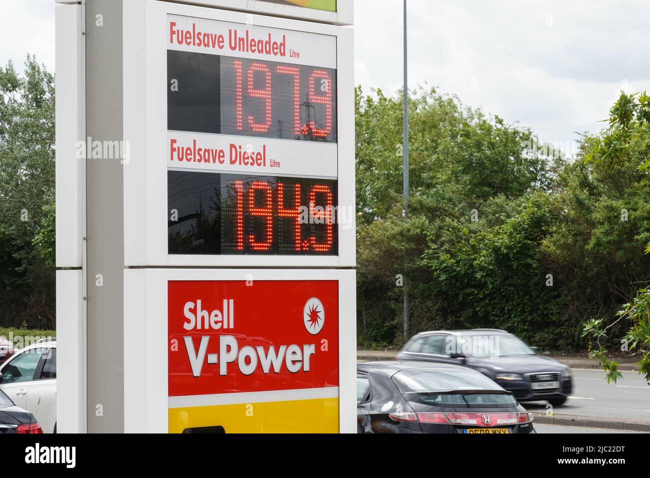 Hornchurch, Essex, Reino Unido. 9th de junio de 2022. Los precios del combustible en el Reino Unido están en un nivel récord. El coste de llenar el coche avarage con gasolina alcanza las 100 libras. Crédito: Marcin Rogozinski/Alamy Live News Foto de stock