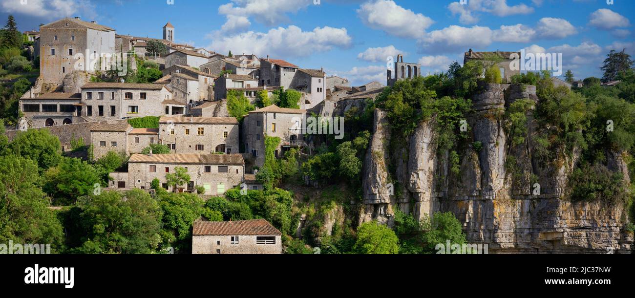 Uno de los pueblos franceses más bellos, Balazuc, Francia. Foto de stock