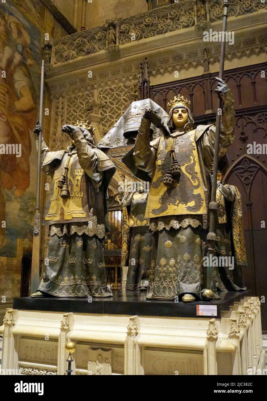 Tumba de Cristóbal Colón en la Catedral de Sevilla, grupo escultórico, reyes de Castilla, León, Aragón, Y Navarra con los restos, Sevilla, España Foto de stock