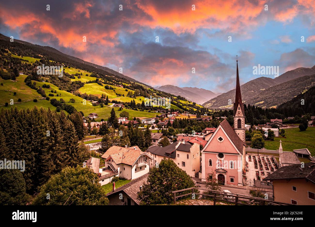 Italia Tirol del Sur Val Ridanna Mareta - la iglesia de San Pancracio Foto de stock