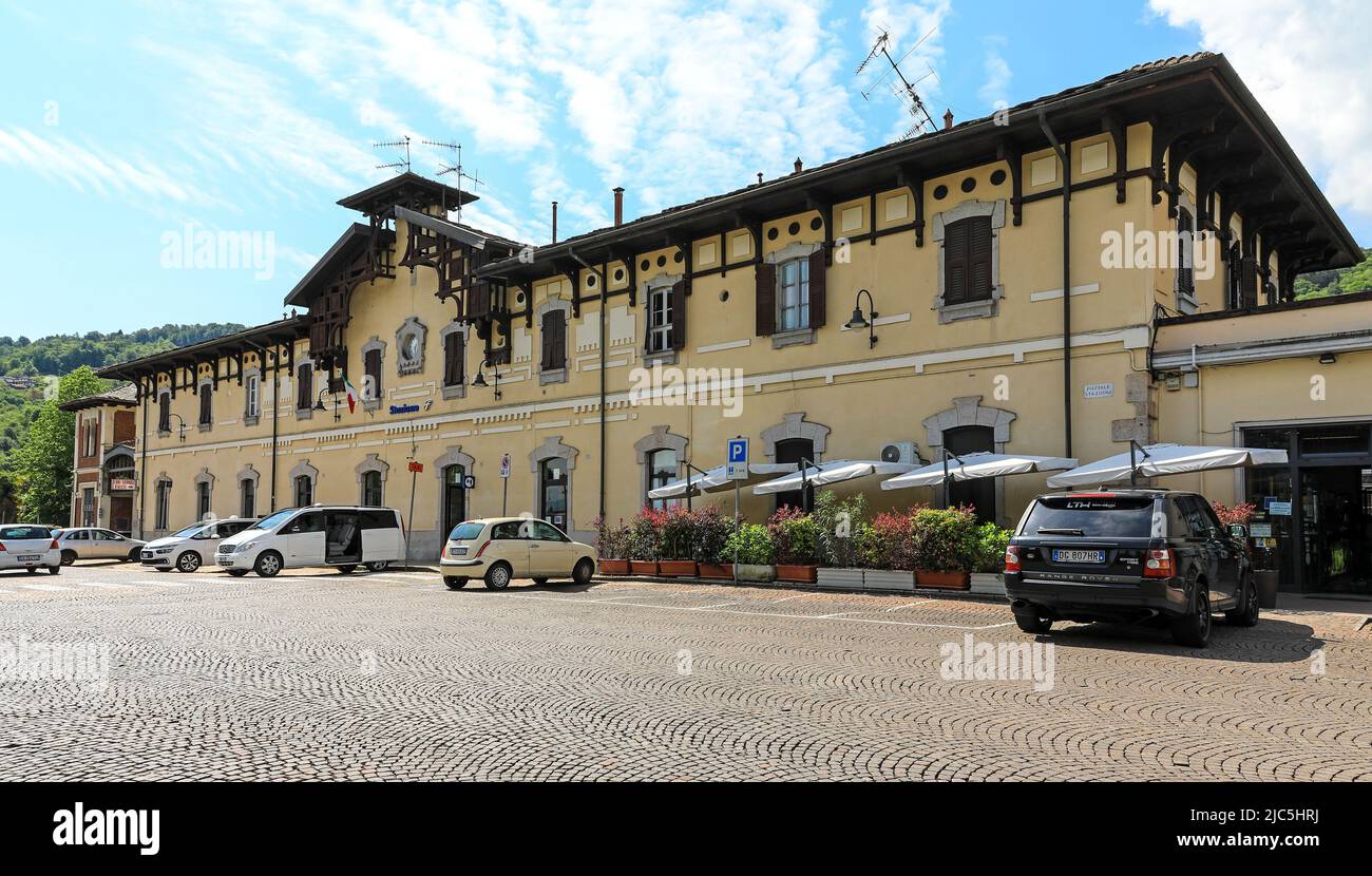 La estación de tren o tren en Stresa, Lake Maggiore, Italia Foto de stock