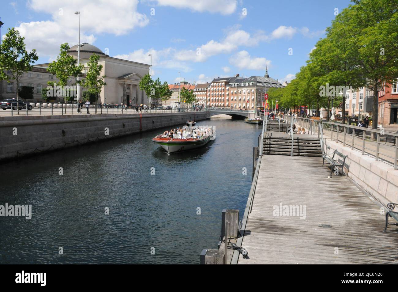Copenhague/Dinamarca/10 de junio de 2022/recorrido en barco por el