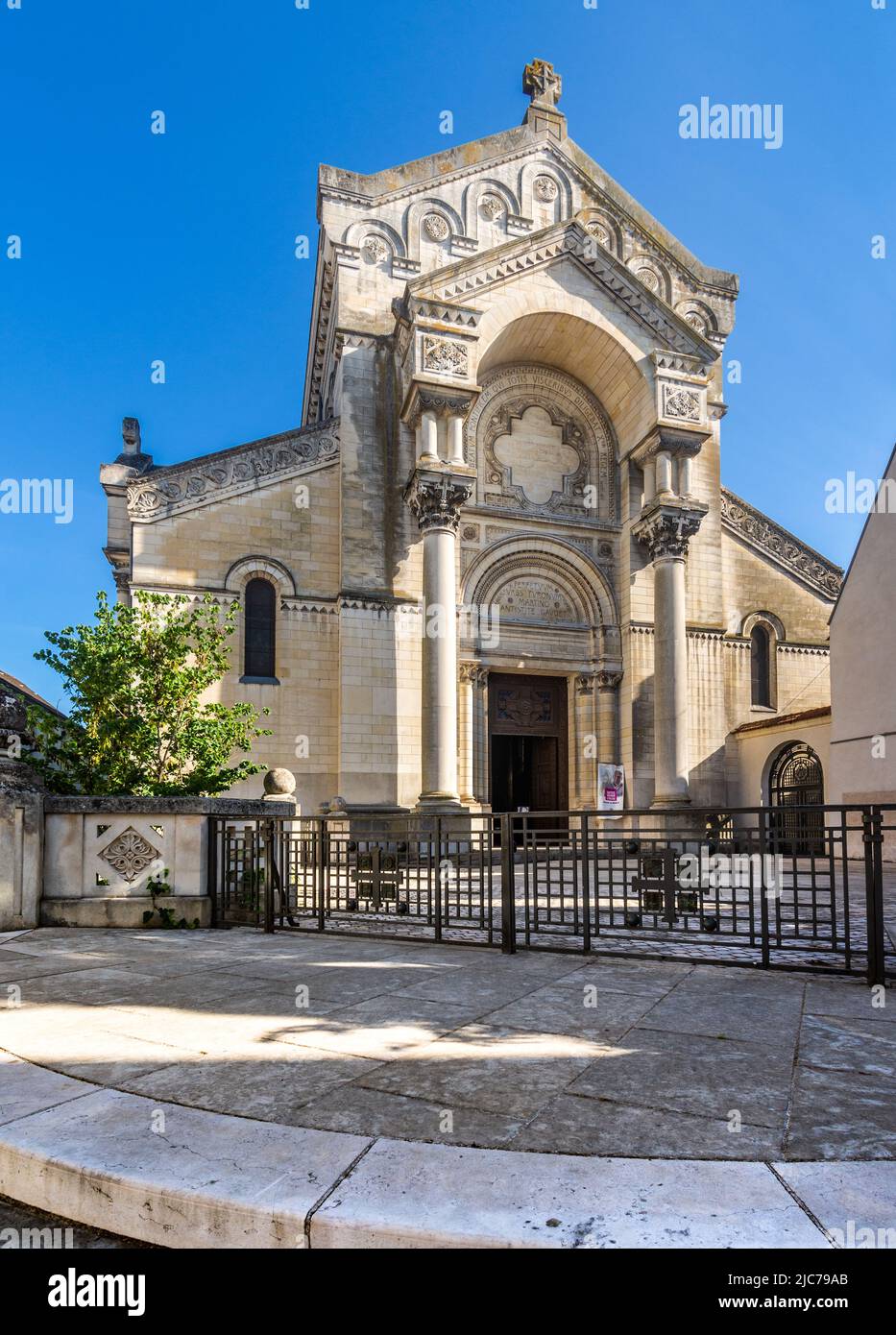 Basílica neo-bizantina de Saint-Martin de Tours, rue Descartes, Tours, Francia. Foto de stock