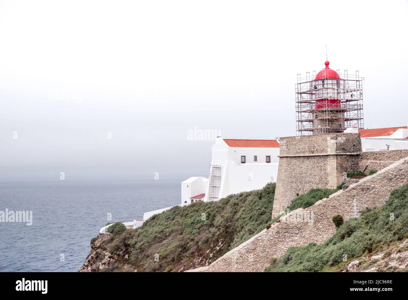 Faro de Cabo de São Vicente Scenic cerca del punto más al sur de Portugal y Europa; en construcción Foto de stock