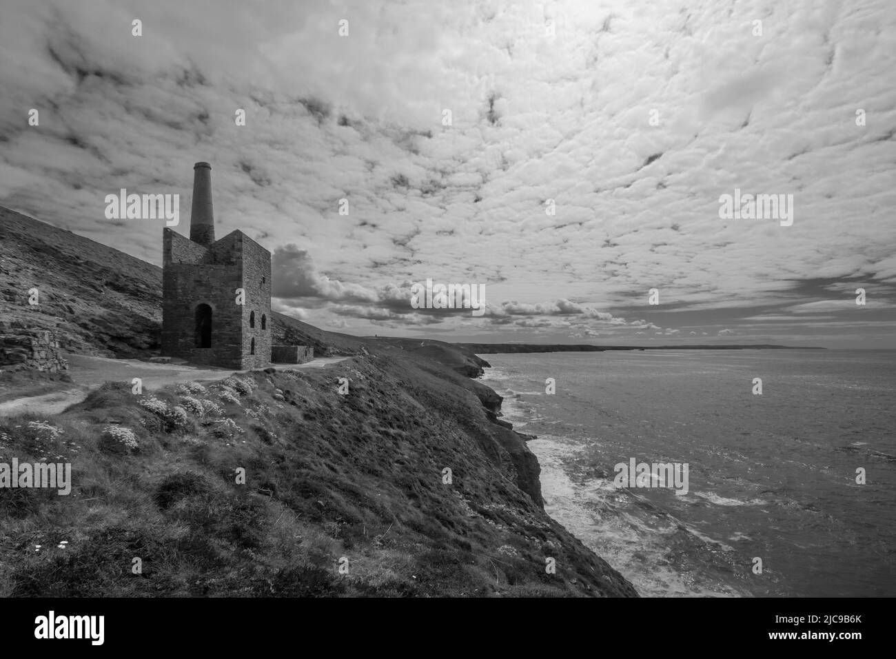 North Cornwall Costa Atlántica, SW Inglaterra. Wheal coates (Patrimonio de la Humanidad de la UNESCO). El motor de bombeo casa, junto al eje de Towanroath, St Agnes. Foto de stock