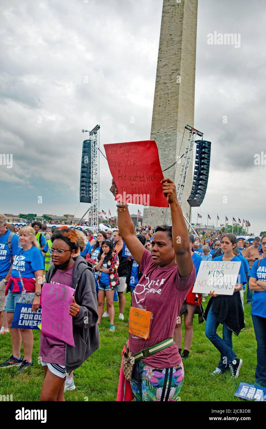 Washington DC, EE.UU. 11th de Jun de 2022. Los manifestantes participan en la protesta por la violencia armada de marcha por nuestras vidas. KIRK Treakle/Alamy Live News. Foto de stock
