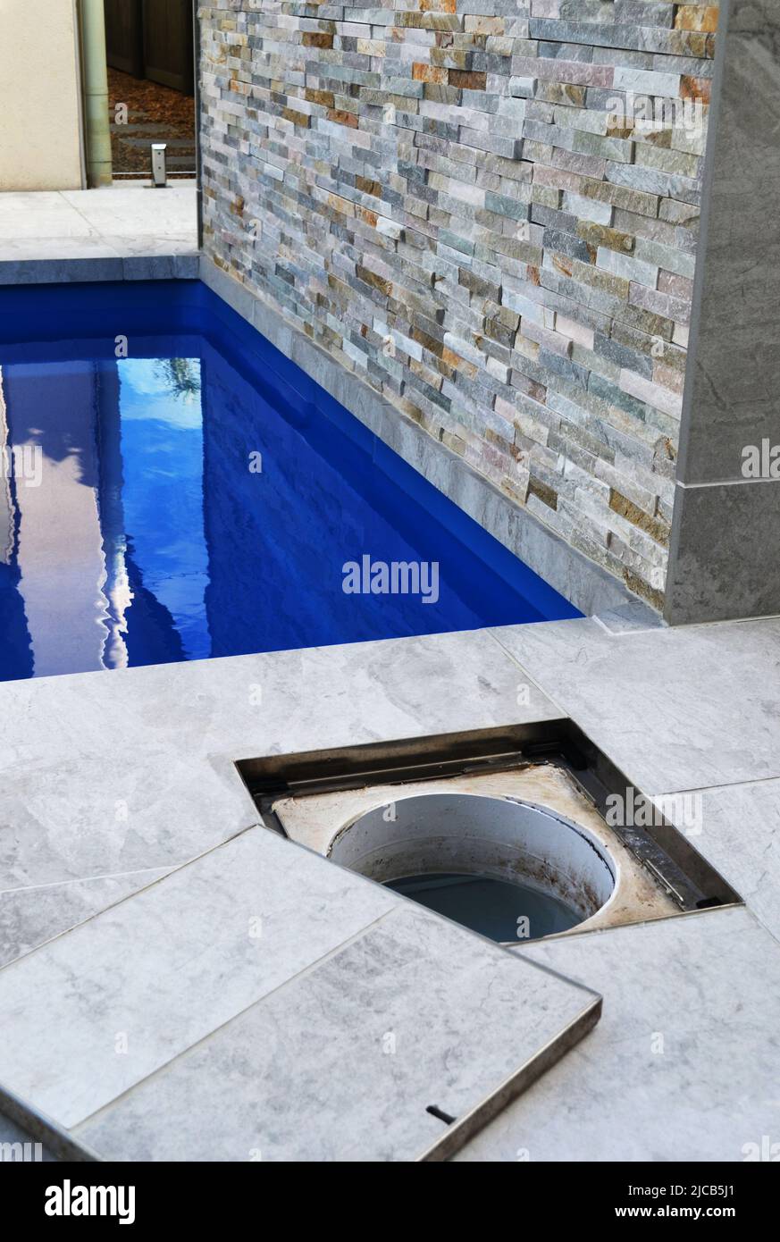 Skimmer de piscina fotografías e imágenes de alta resolución Alamy