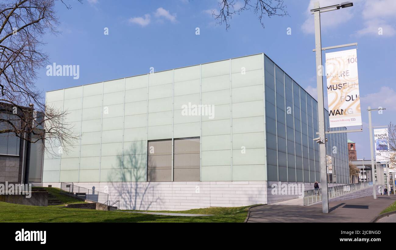 Essen, Alemania - Mar 25, 2022: Uno de los edificios principales de Musuem Folkwang. El museo cuenta con arte moderno y contemporáneo Foto de stock