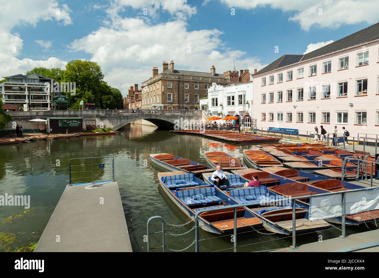 Lanchas en el río Cam en Cambridge, Inglaterra. Foto de stock