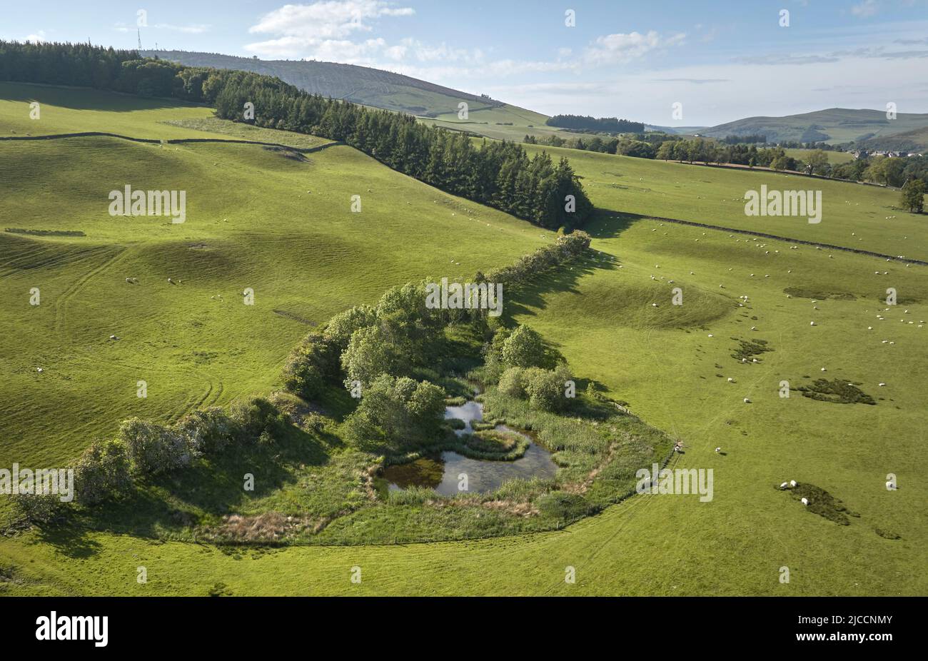 Foto aérea de tierras agrícolas alrededor de Galashiels en las fronteras escocesas. Foto de stock