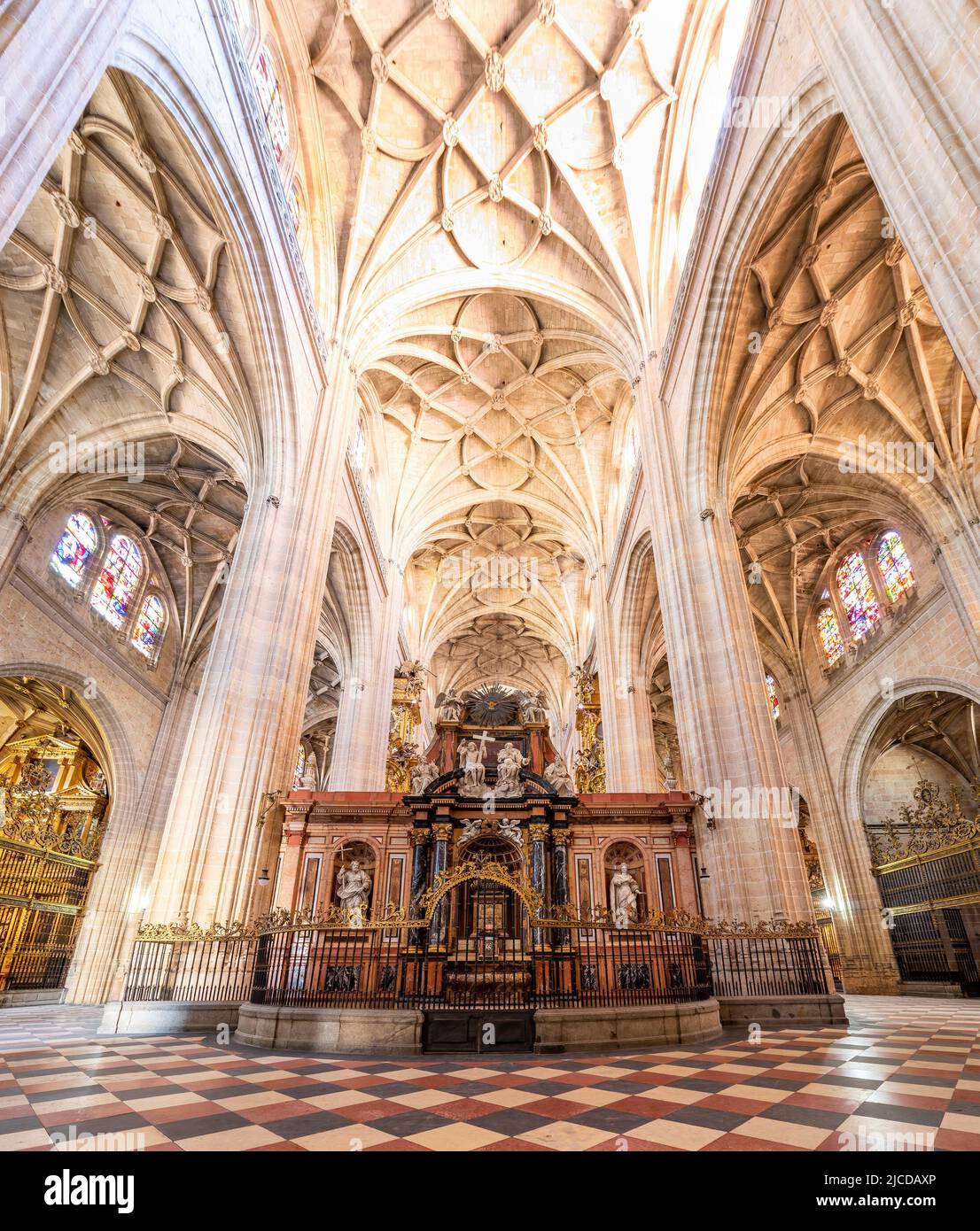 Segovia, España - 9 de octubre de 2017: Dentro de la Catedral de Segovia, España Foto de stock