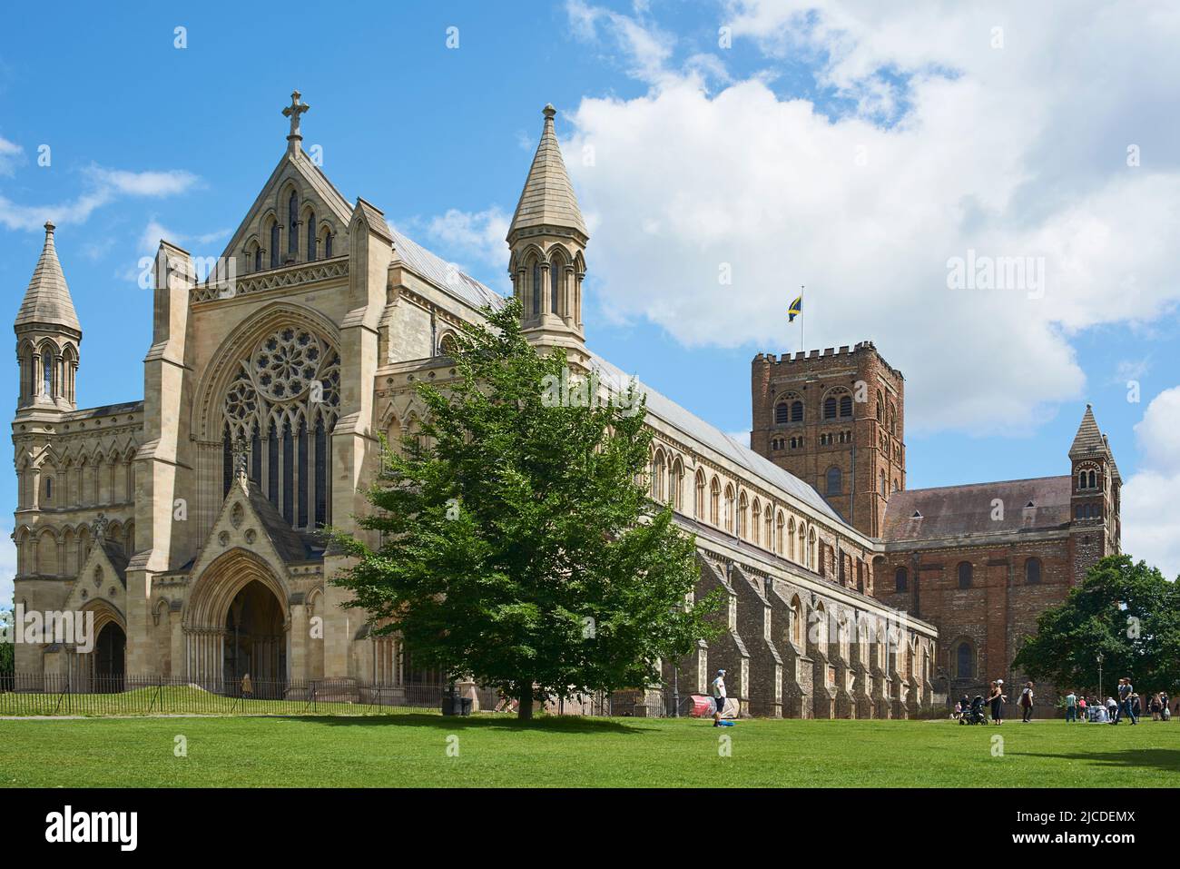 El exterior de la Catedral de St Albans, St Albans, Hertfordshire Foto de stock
