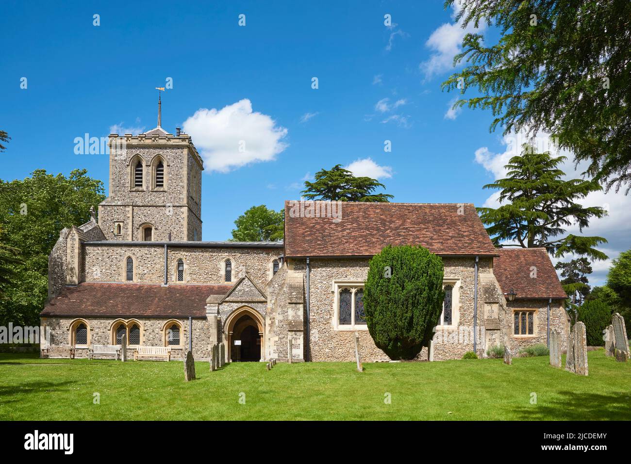 La histórica iglesia anglosajona de San Miguel en la ciudad de St Albans, Hertfordshire, Reino Unido Foto de stock