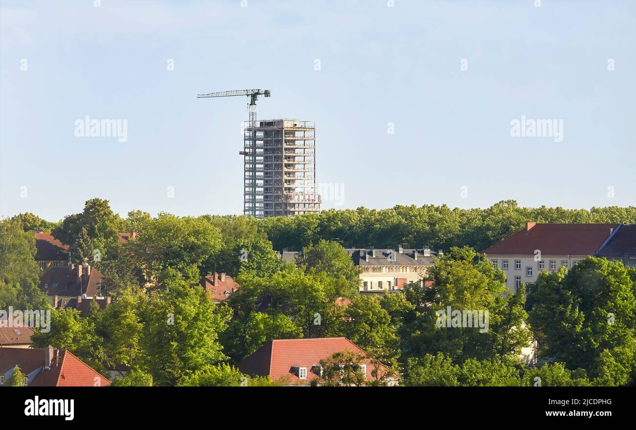 Paisaje urbano de Szczecin con edificio alto en construcción, Polonia. Foto de stock