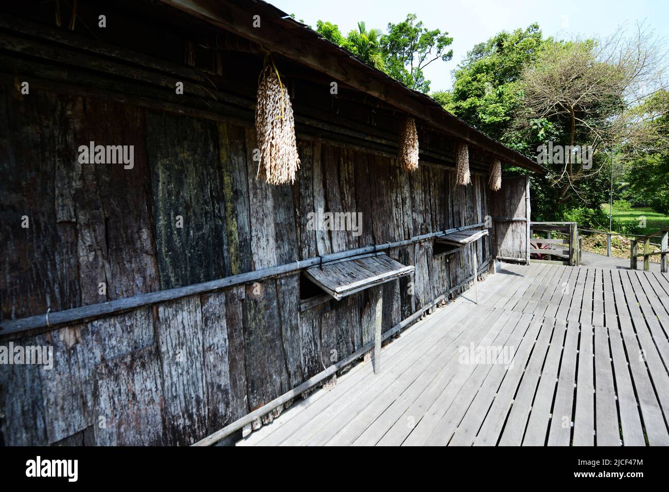 Casas de madera tradicionales en la aldea cultural Sarawak cerca de Kuching, Sarawak, Malasia. Foto de stock