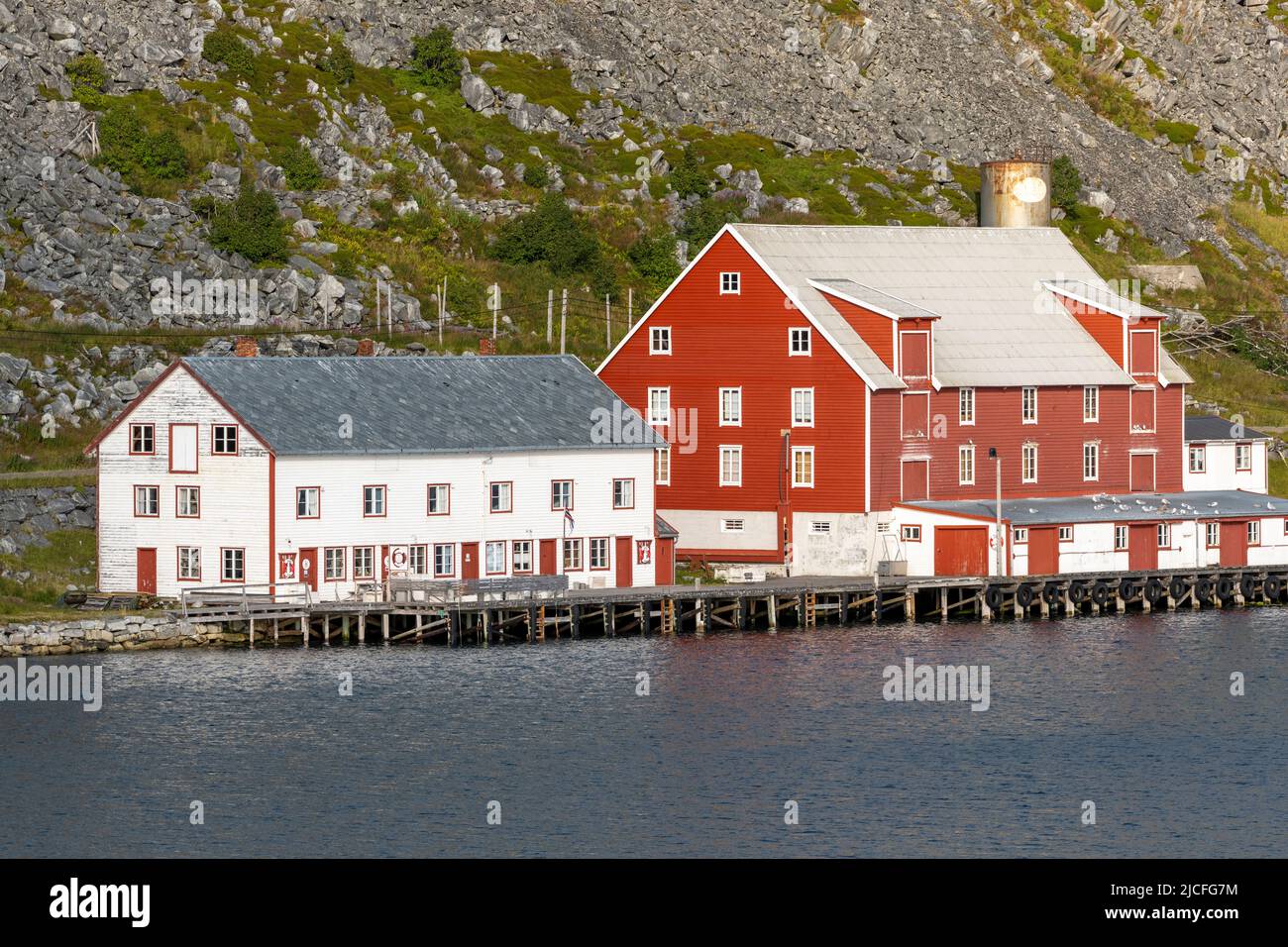 Noruega, Troms og Finnmark, Kjøllefjord, casas de campo. Foto de stock