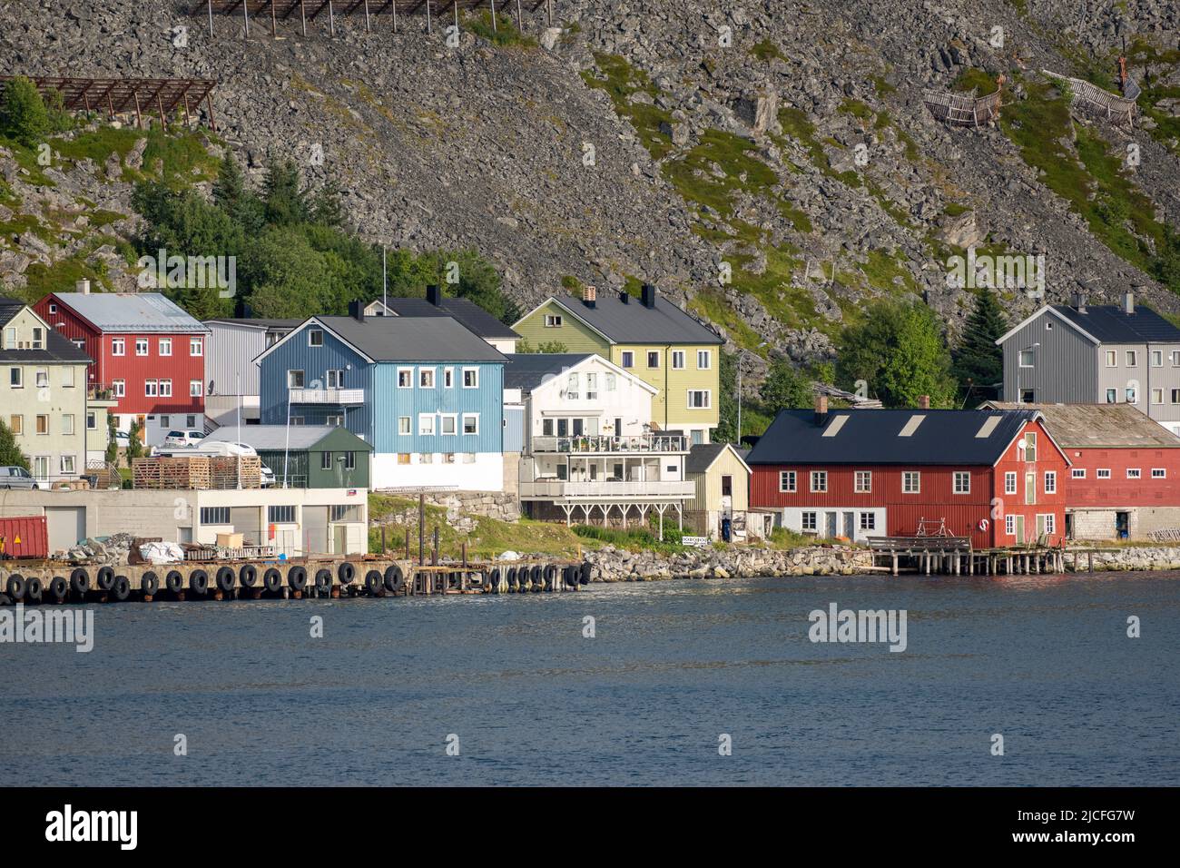 Noruega, Troms og Finnmark, Kjøllefjord, casas de campo. Foto de stock