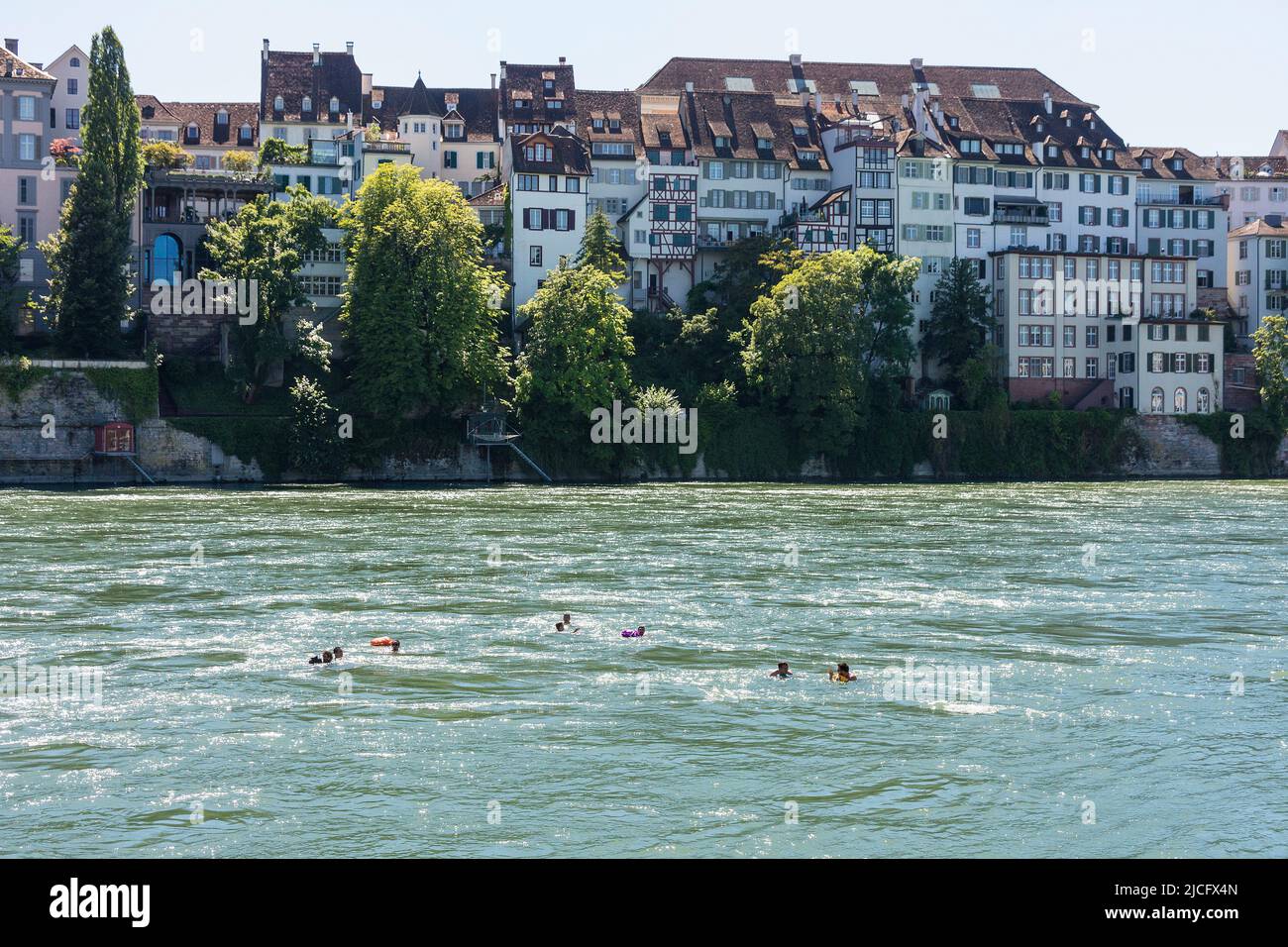 volumen Ilegible Rebelión Suiza, Basilea, casco antiguo, natación en el Rin de Basilea, tradición,  atracción Fotografía de stock - Alamy