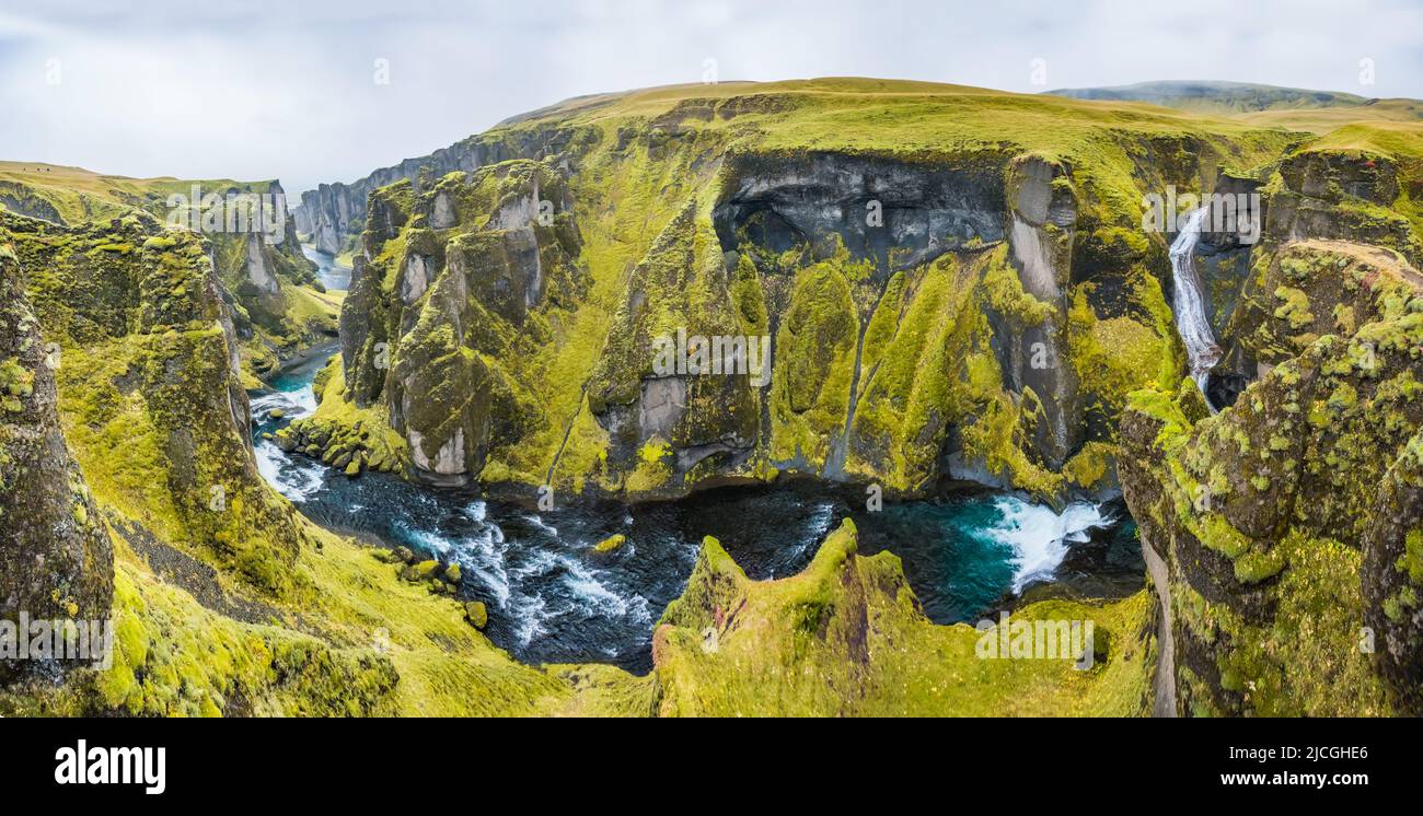 Cañón Fjadrargljufur Islandia. El mejor destino turístico, buen tiempo Foto de stock