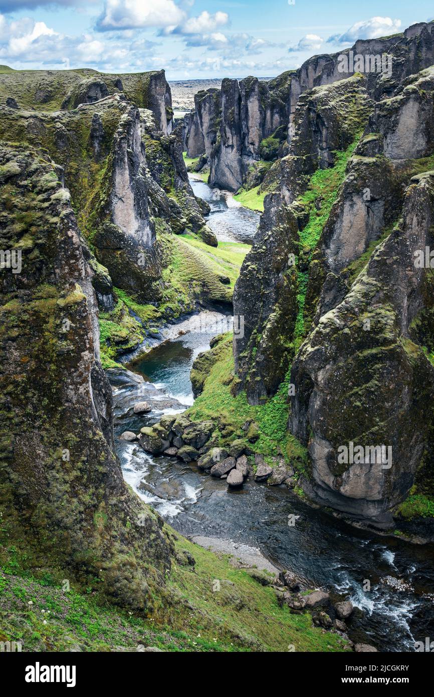 Cañón Fjadrargljufur en el sur de Islandia Foto de stock