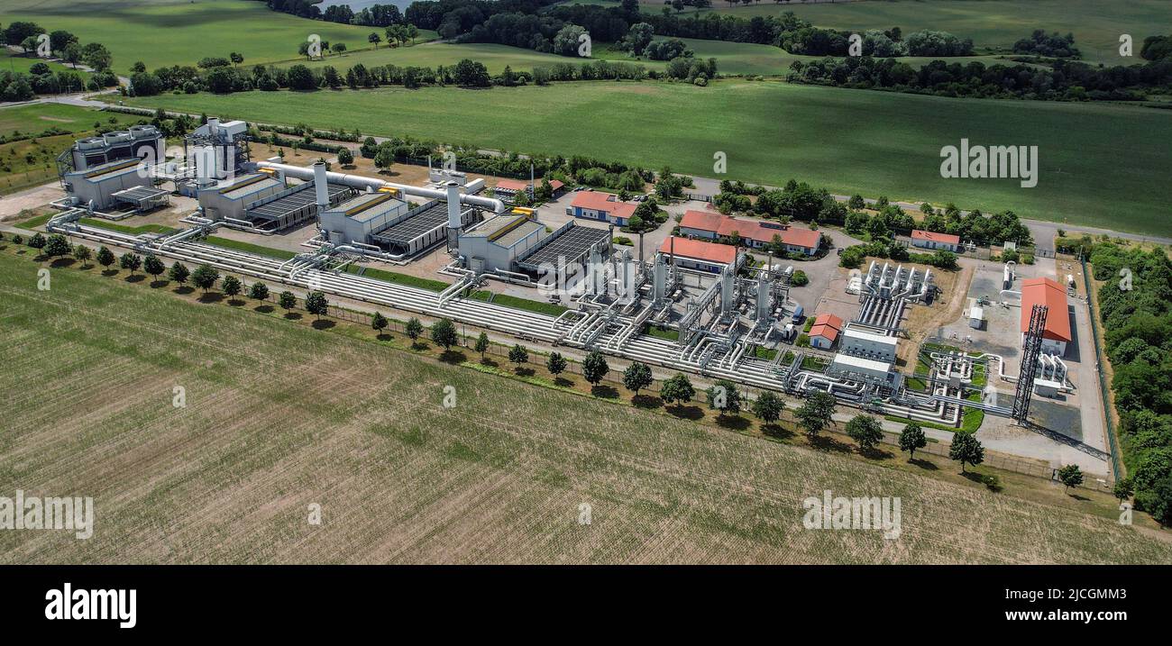 Una estación de compresores del gasoducto de Jagal se representa en una estación de compresores de gas en Mallnow, Alemania, el 13 de junio de 2022. Foto tomada con un drone. REUTERS/Hannibal Hanschke Foto de stock