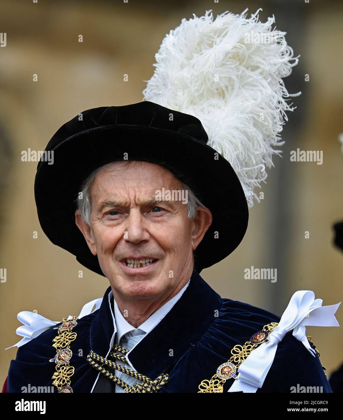 El ex Primer Ministro Sir Tony Blair durante la Orden anual del Servicio de la Garter en la Capilla de San Jorge, Castillo de Windsor. Fecha de la foto: Lunes 13 de junio de 2022. Foto de stock