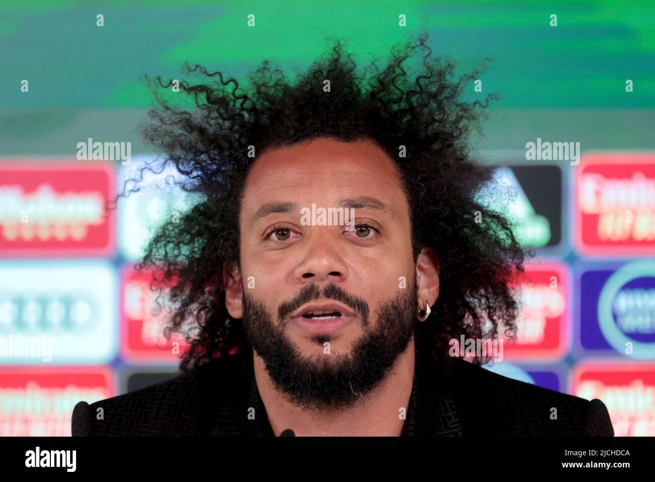 Madrid, España, 13.06.2022.- Marcelo Vieira dice Adiós al Real Madrid después de 16 años luciendo blancos y 25 títulos, lo que lo convierte en el futbolista más exitoso del equipo blanco. Conferencia de prensa. 'Es mi día más feliz desde que llegué al Real Madrid' 'Gracias a mis compañeros de equipo, entrenadores. Pero sobre todo a los hombres del kit, a los físicos, a la seguridad, a las personas que trabajan detrás de las escenas y hacen el trabajo sucio. Quiero destacar su trabajo, porque sólo me dedico a jugar y siempre lo hago. He tenido todo listo' 526 juegos jugados, ha ganado 25 títulos en 16 años jugando con la camiseta blanca. Foto: J Foto de stock