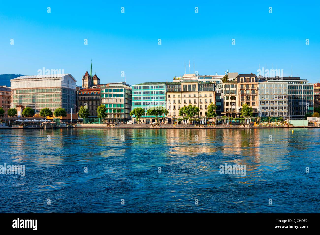 Vista panorámica de la ciudad de Ginebra. Ginebra o Geneve es la segunda ciudad más poblada de Suiza, situada a orillas del lago de Ginebra. Foto de stock
