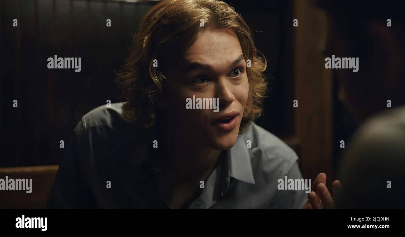 PRIMER AMOR, desde la izquierda Blake Weise, Héroe Fiennes Tiffin