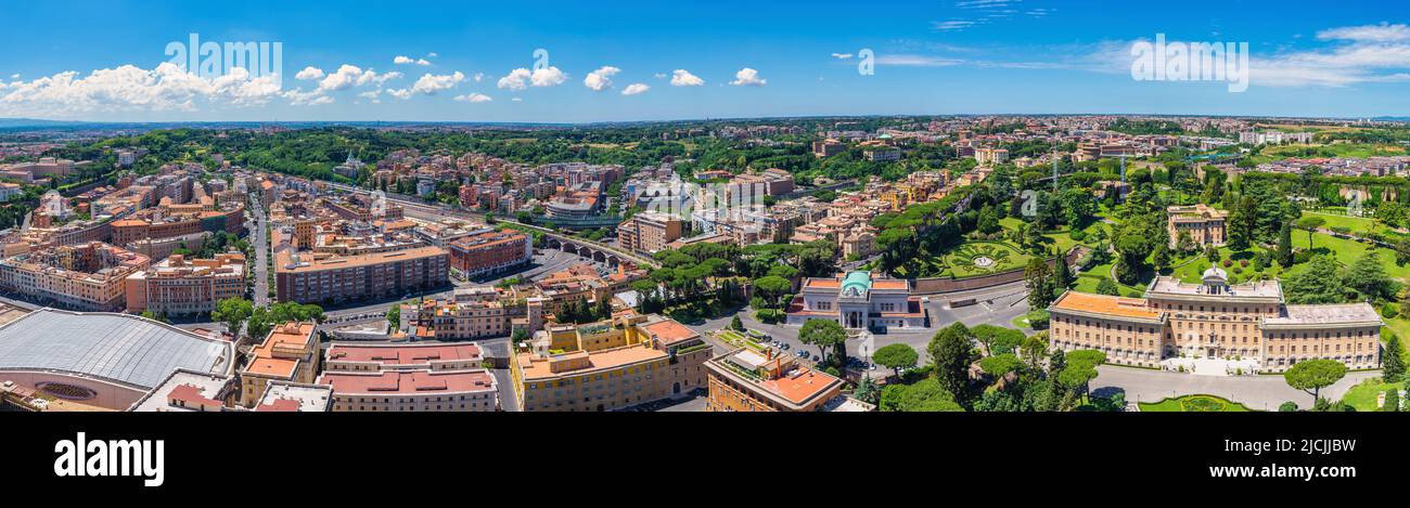 Roma Italia, vista de gran ángulo panorámica del horizonte de la ciudad en el centro de Roma Foto de stock
