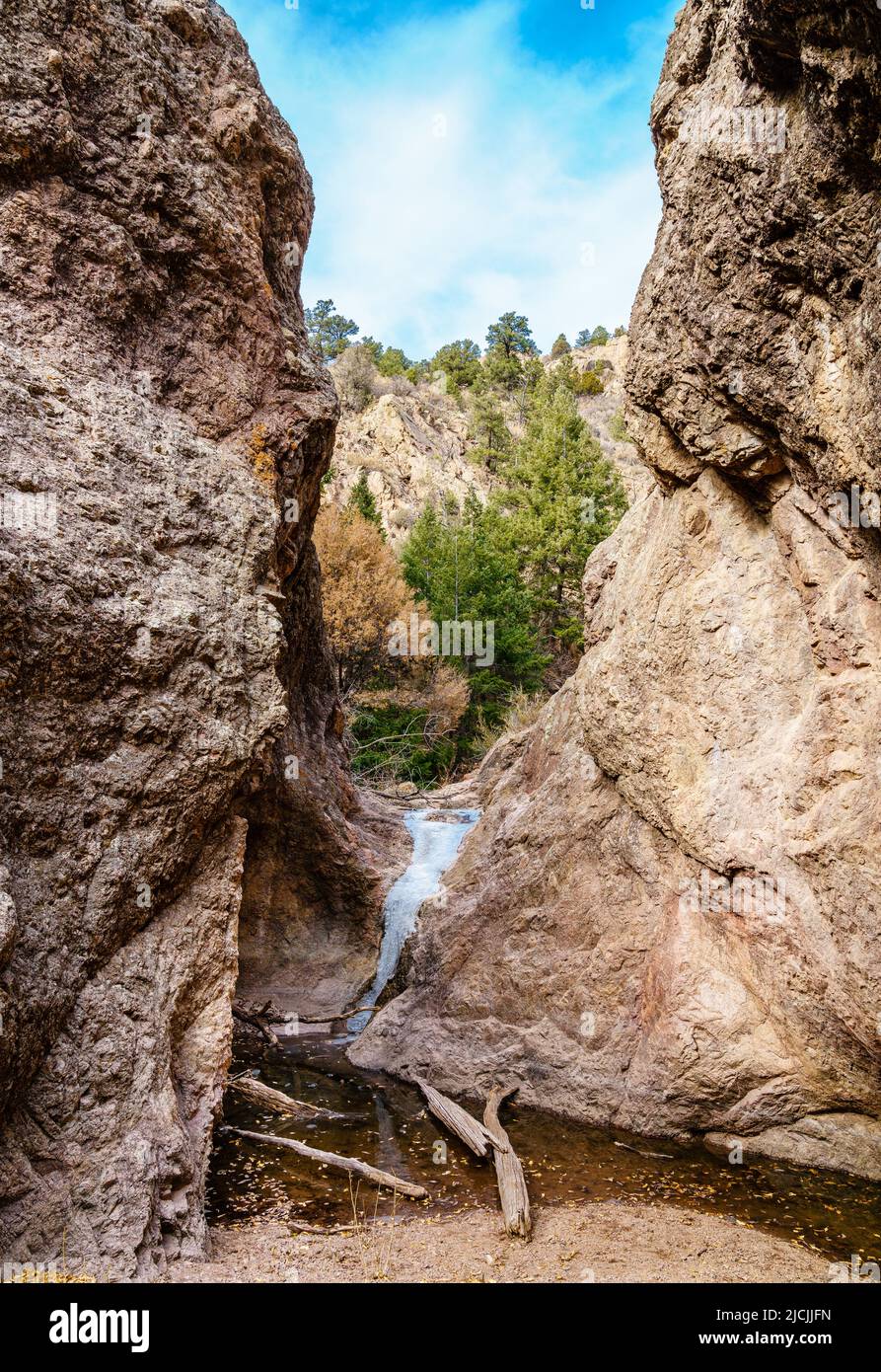 Punto final de la ruta de senderismo en Grasshopper Canyon cerca de Santa Fe, Nuevo México Foto de stock