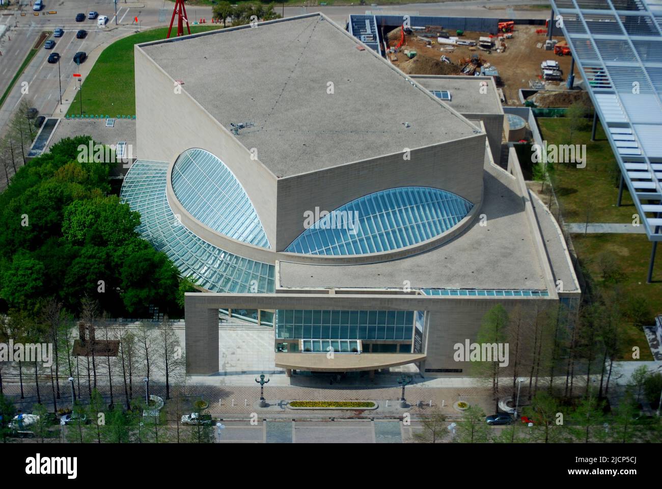 Vista eral de Dallas Texas vista desde un edificio en el centro de Dallas - Morton H. Myerson Symphony Center Foto de stock