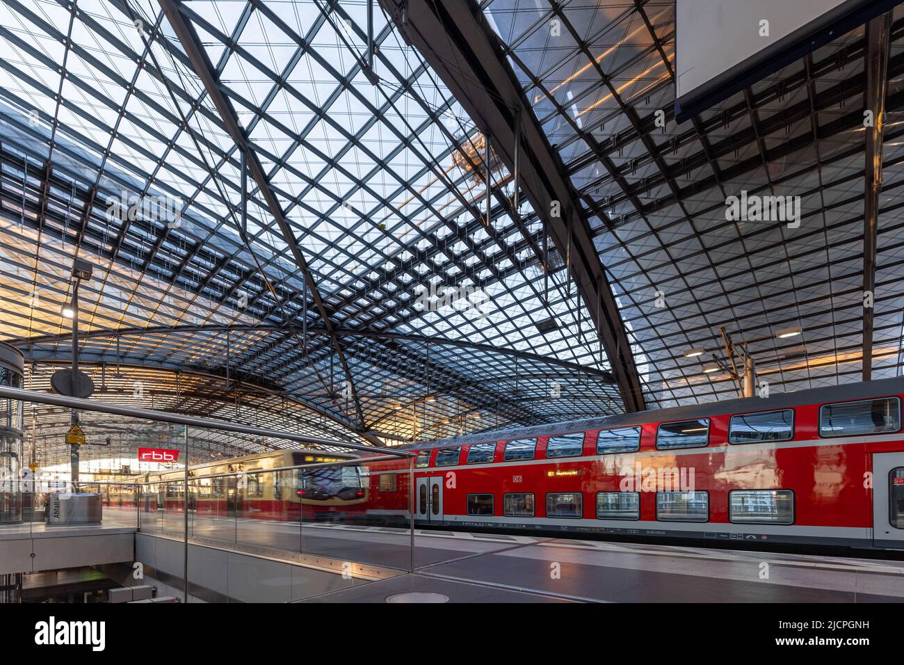 La estación central de Berlín, Berlin Hauptbahnhof, Alemania Foto de stock