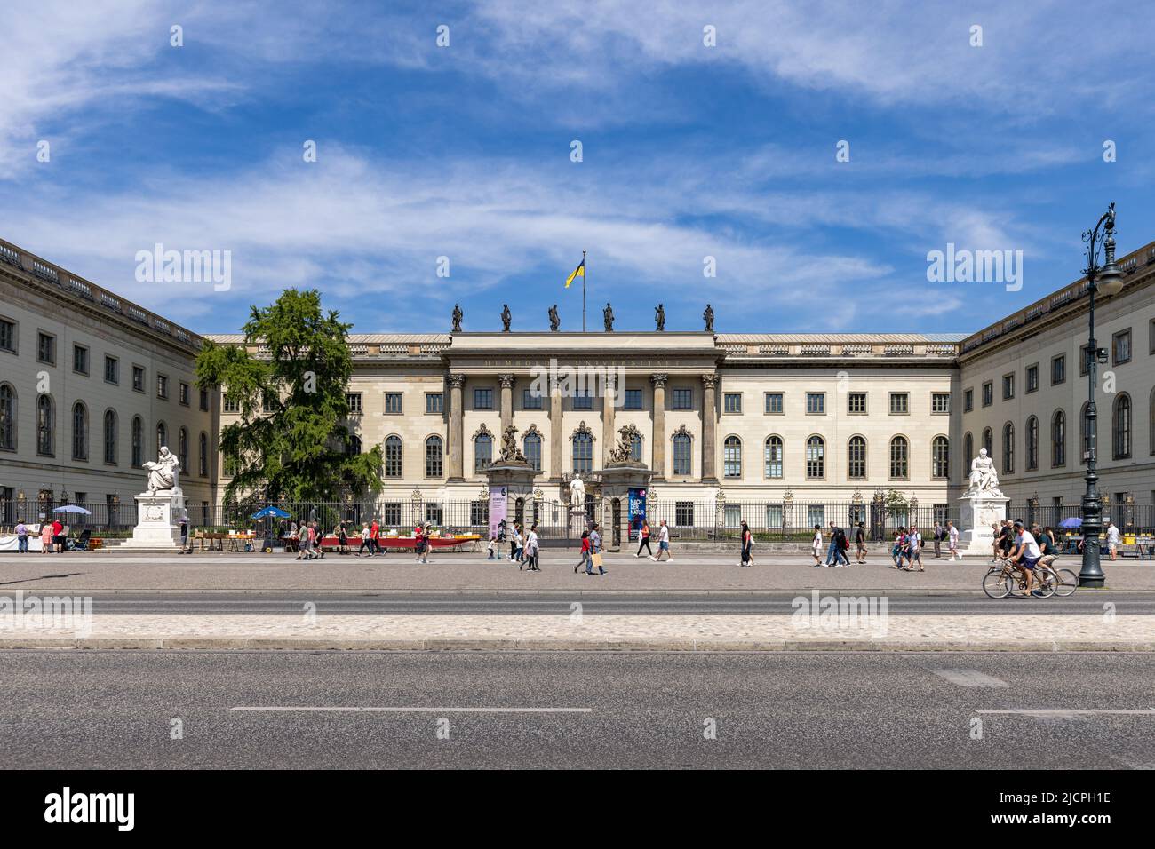 Universidad Humboldt en el boulevard Unter den Linden de Berlín, Alemania. Foto de stock