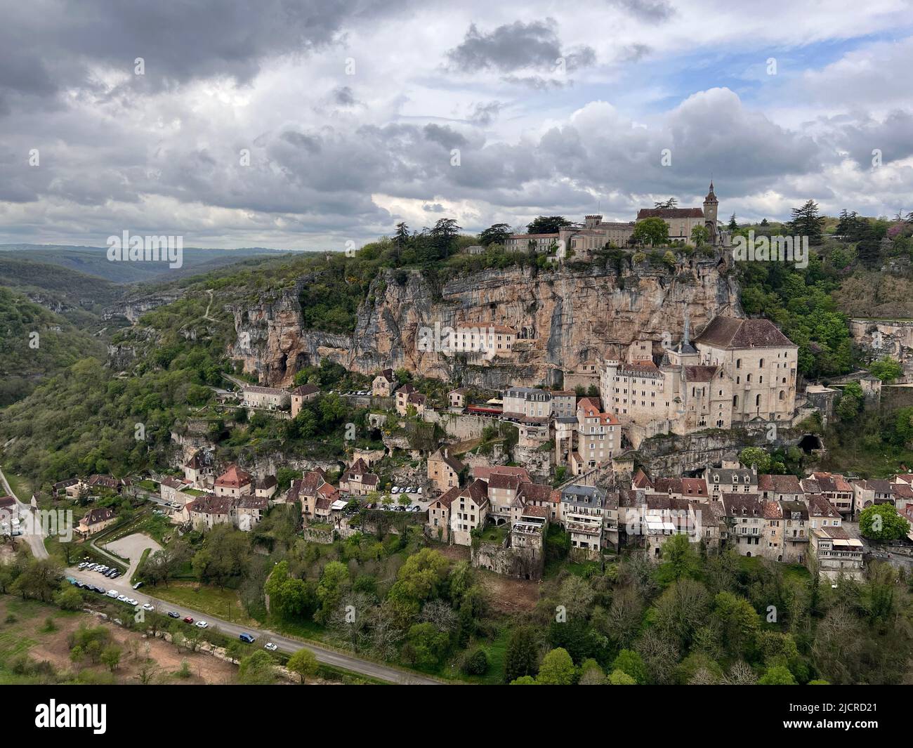 Hermoso pueblo de Rocamadour en el departamento de Lot, al suroeste de Francia. Su Santuario de la Santísima Virgen María, ha atraído durante siglos a peregrinos. Foto de stock