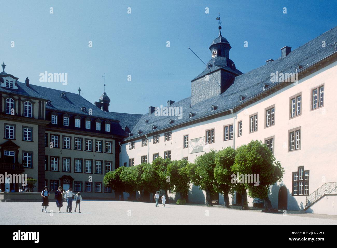 El patio del castillo en 1982, Bad Berleburg, Renania del Norte-Westfalia, Alemania Foto de stock