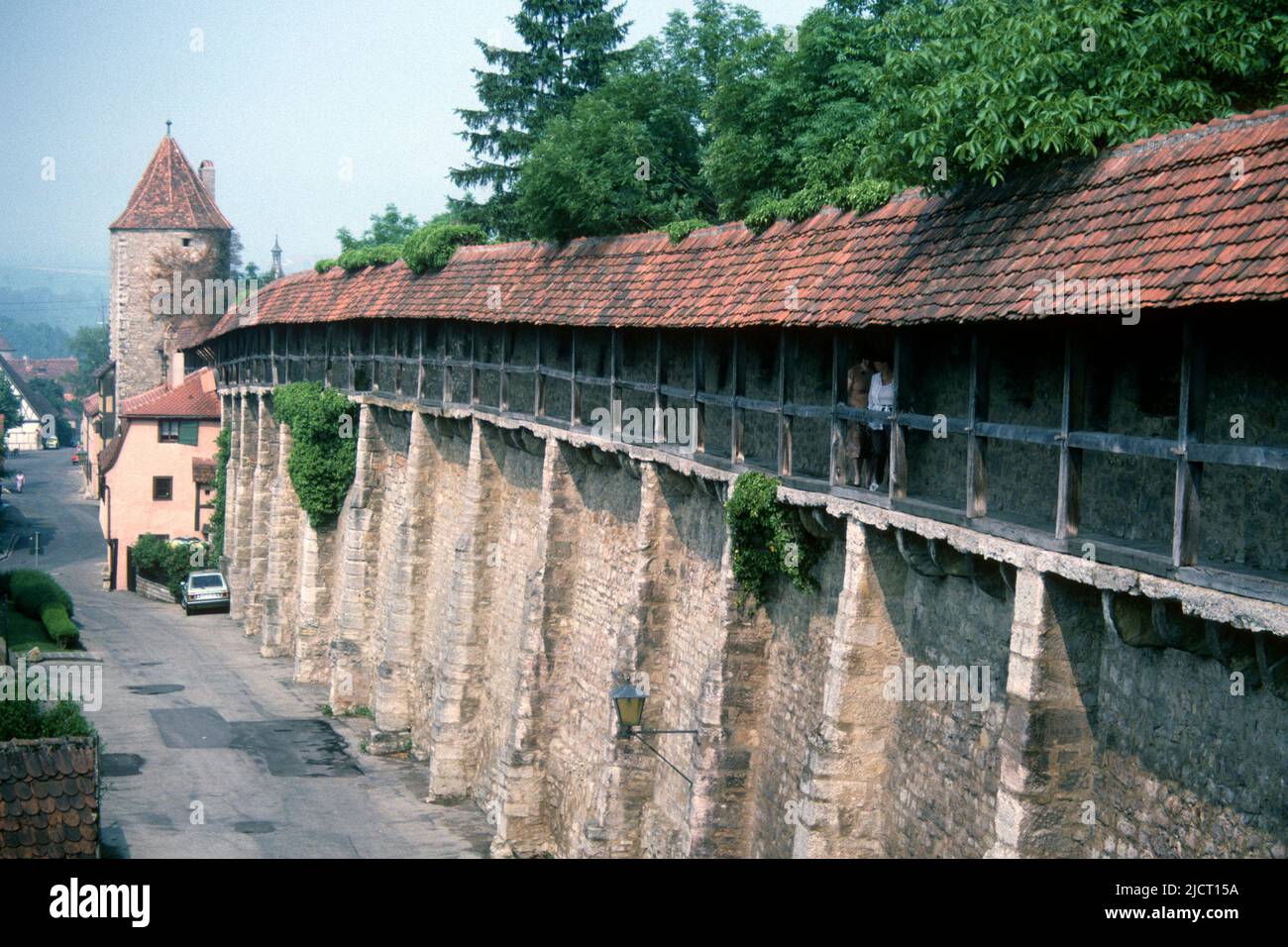 Murallas históricas de la ciudad en 1982, Rothenburg ob der Tauber, Baviera, Alemania Foto de stock