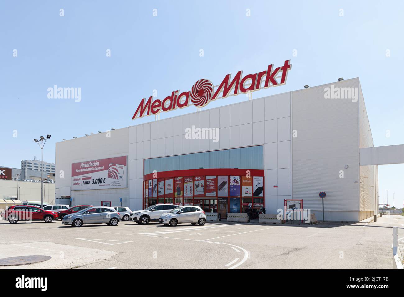 ALFAFAR, ESPAÑA - 06 DE JUNIO de 2022: Media Markt es una cadena multinacional alemana de tiendas que venden electrónica de consumo Foto de stock