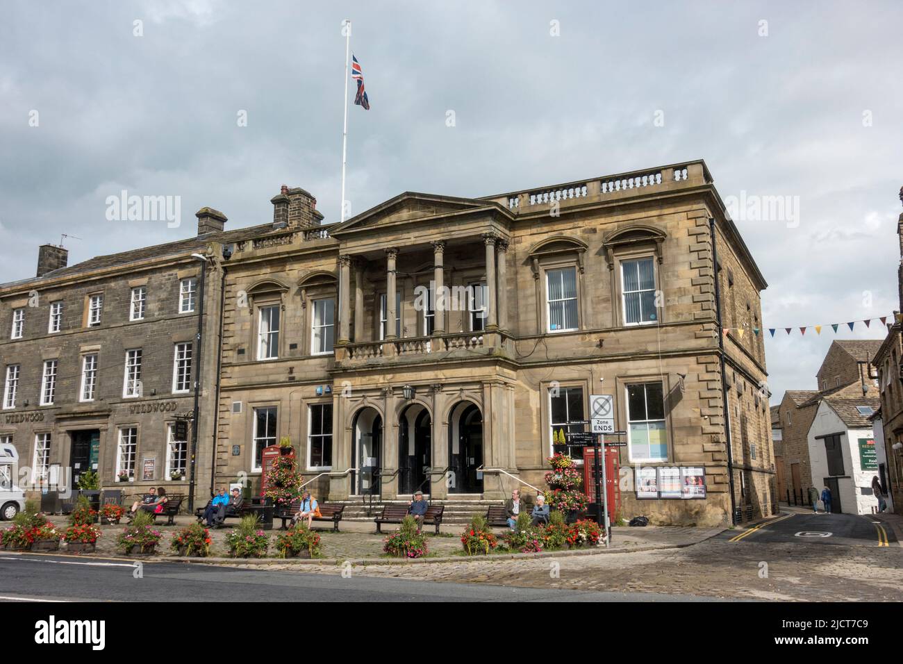Skipton Town Hall, sede del Craven Museum & Gallery, en la ciudad comercial de Skipton, North Yorkshire, Reino Unido. Foto de stock