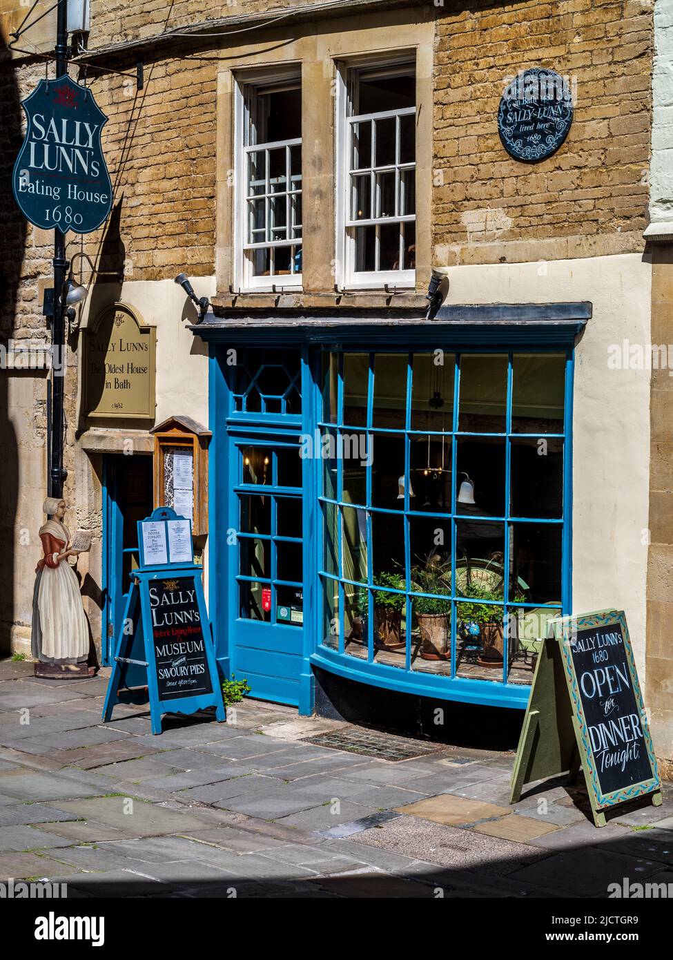 Sally Lunn's House para comer en la ciudad de Bath, sirviendo Sally Lunn Buns. La casa es considerada como una de las casas más antiguas que quedan en pie en el baño Foto de stock