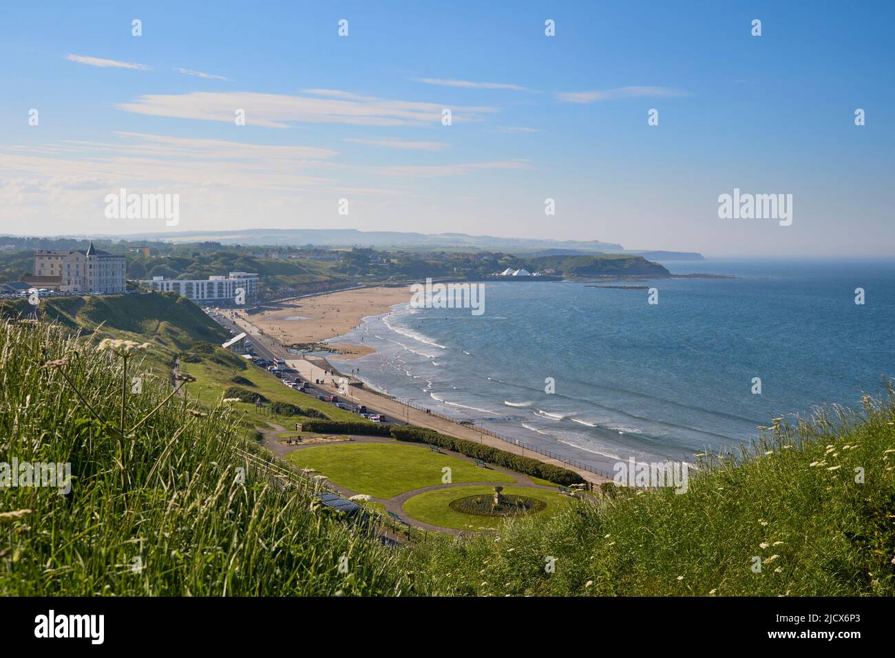 Vista de North Bay, Scarborough, Yorkshire, Inglaterra, Reino Unido, Europa Foto de stock