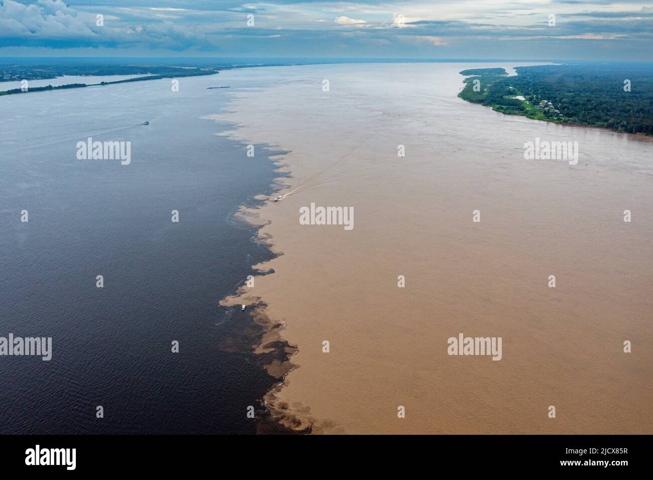 Confluencia del Río Negro y el Amazonas, Manaus, estado de Amazonas, Brasil, Sudamérica Foto de stock