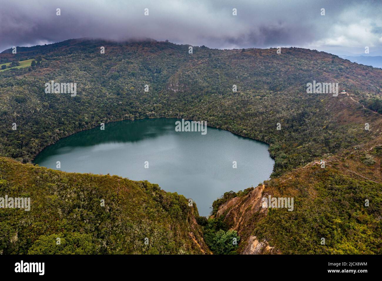 Lago Guatavita, Andes Colombianos, Colombia, Sudamérica Foto de stock
