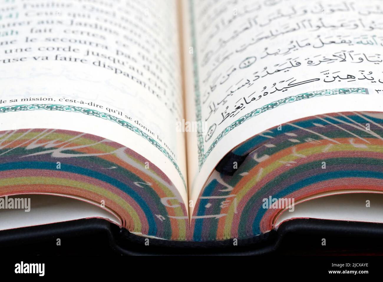 El Corán (Corán), libro sagrado islámico, traducción al francés, Francia, Europa Foto de stock