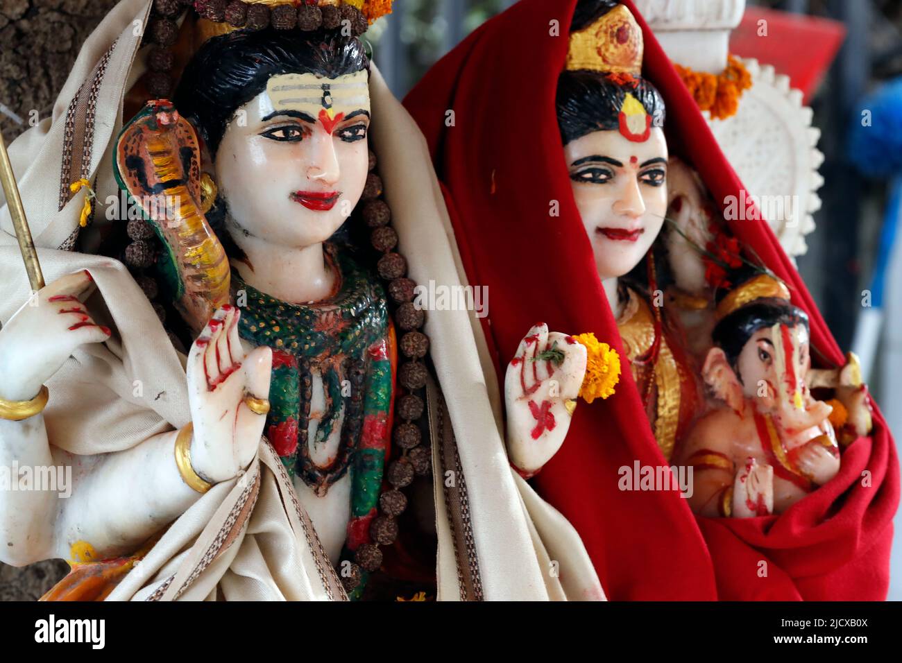 Lord Shiva y su esposa Parvati, estatuas de dioses hindúes, Katmandú, Nepal, Asia Foto de stock