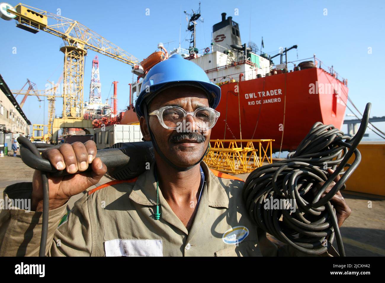 Brasil, Niteroi en el estado de Río de Janeiro. El astillero de Maua-Jurong, uno de los más grandes del mundo donde se construyen plataformas petrolíferas y petroleros. Foto de stock